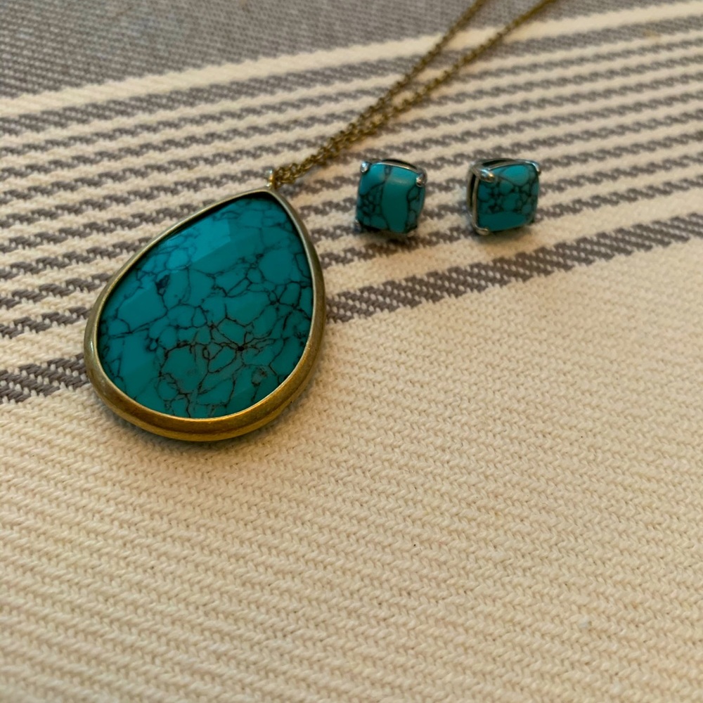 Necklace with stud earrings